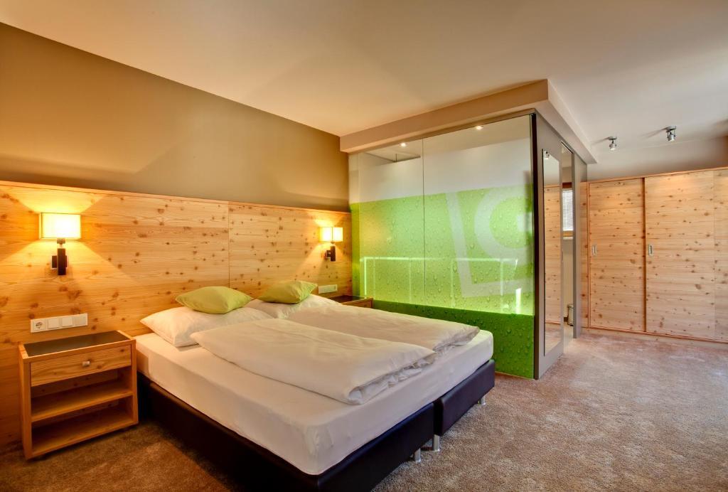 Kleines Superior Doppelzimmer mit Balkon